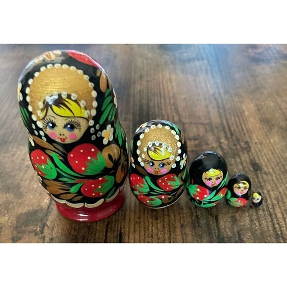 Vintage Matryoshka Nesting Dolls Wooden Babushka 5 Dolls Set/ Made in USSR - Picture 2 of 8